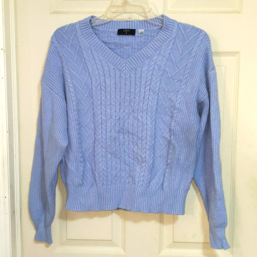 Tahari baby blue v-neck large sweater